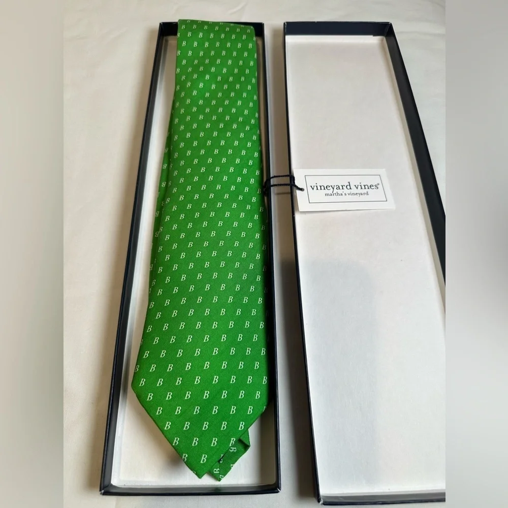 Vineyard Vines Custom Collection Bold Green Patterned Tie NWT